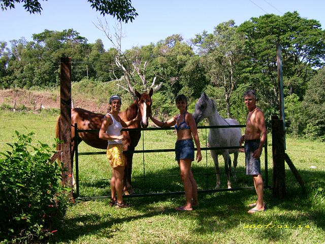 Nuestros amigos Mirta y Roberto con Nerea.jpg